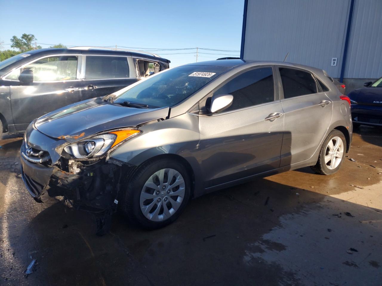 Salvage Hyundai ELANTRA Image