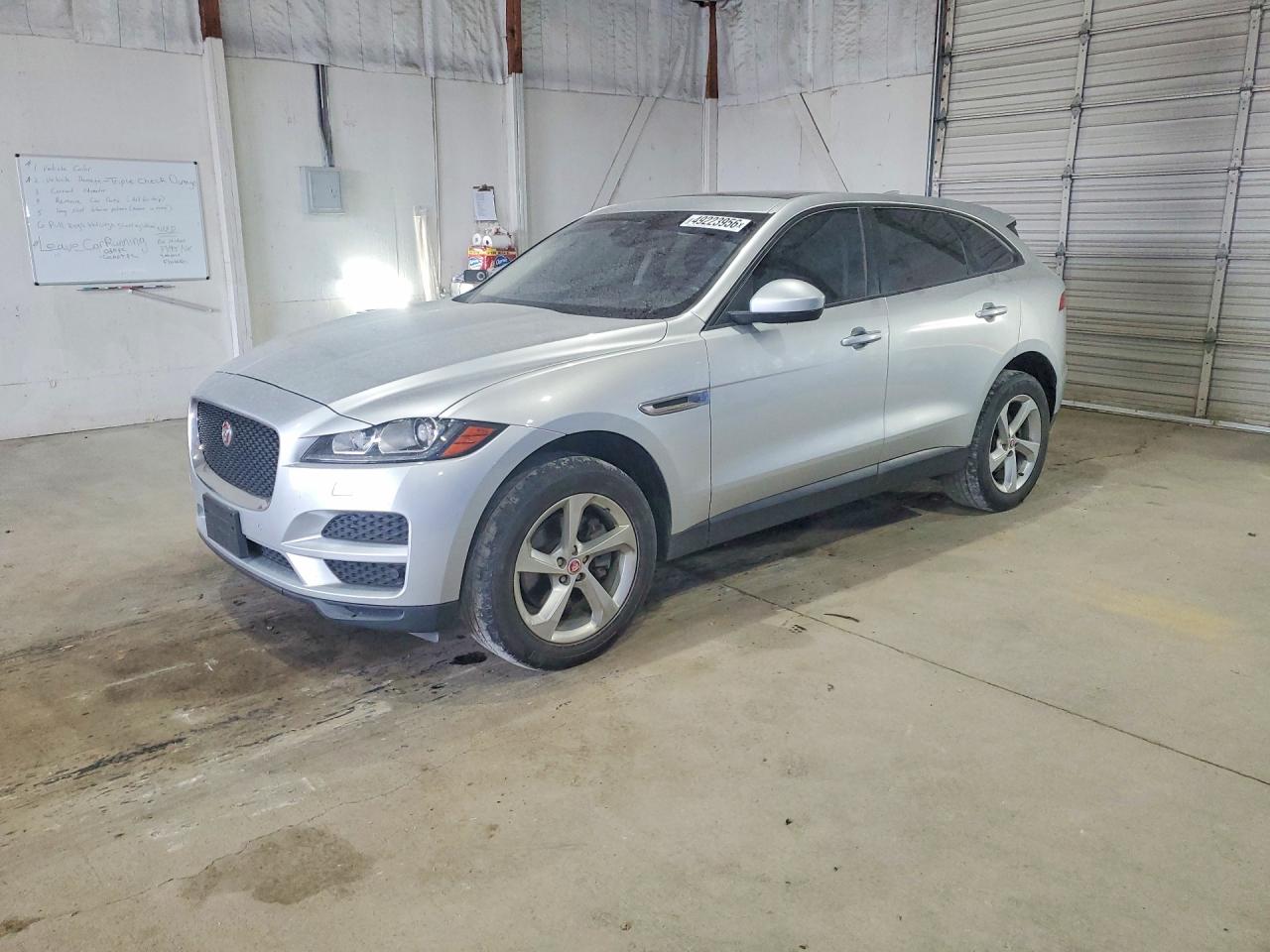 Salvage Jaguar F-PACE Image