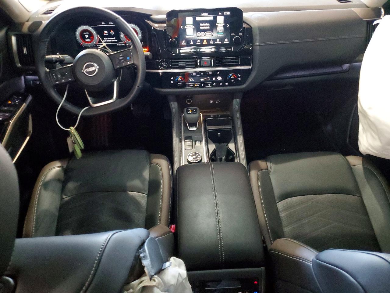 Nissan Pathfinder Platinum