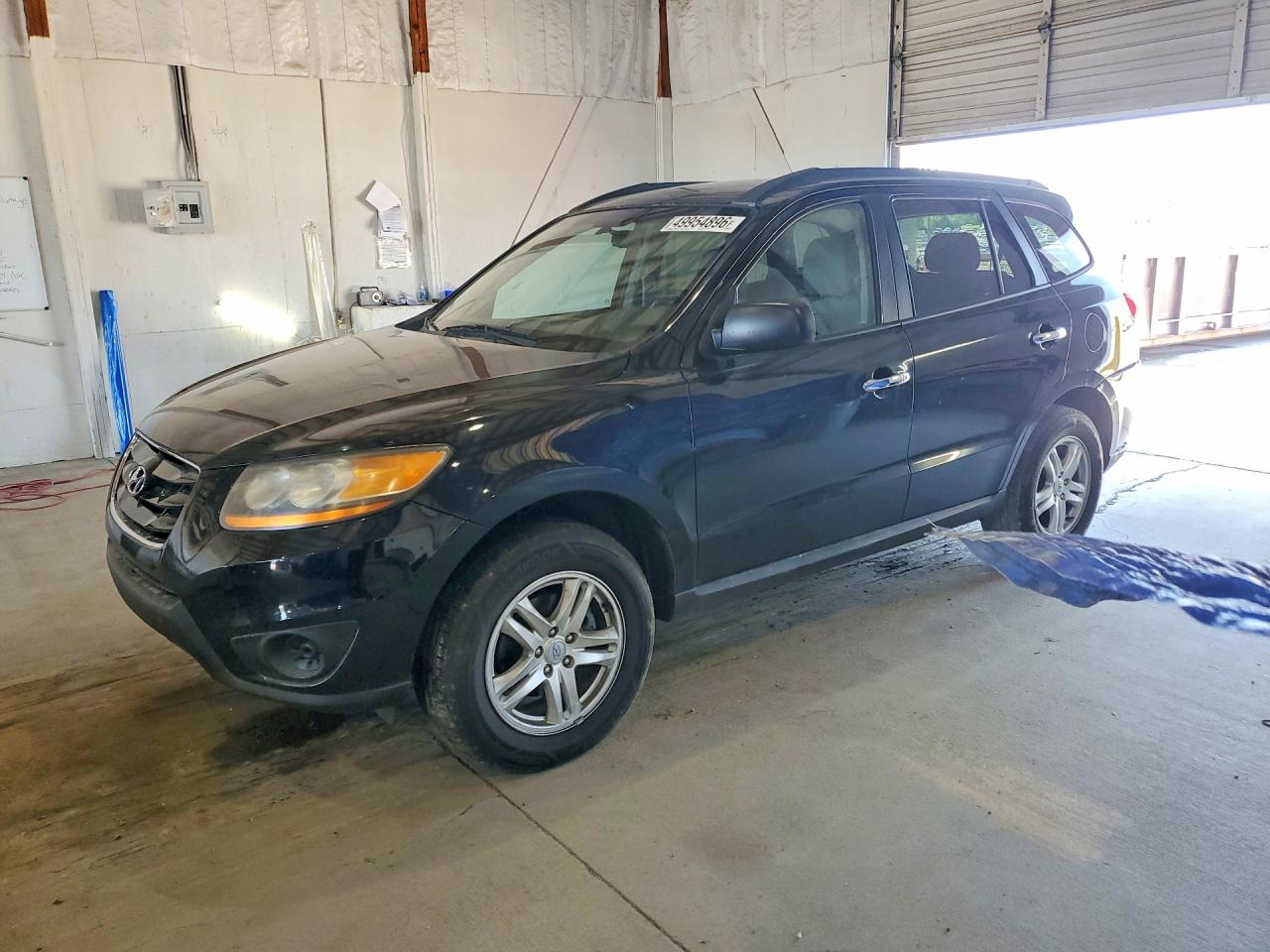 Salvage Hyundai SANTA FE Image