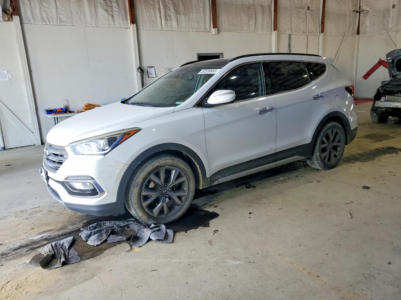 Salvage Hyundai SANTA FE Image