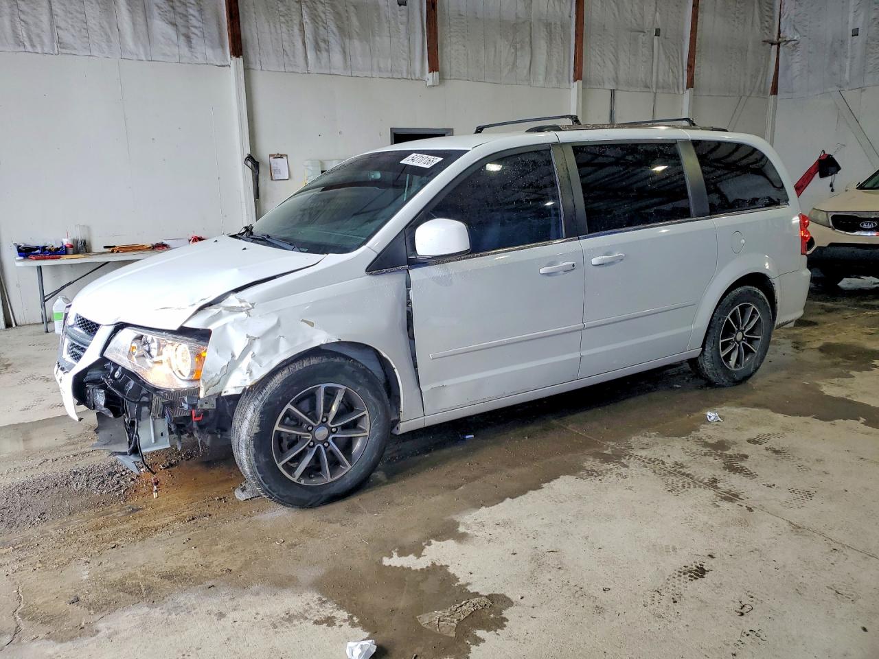 Salvage Dodge Caravan Image