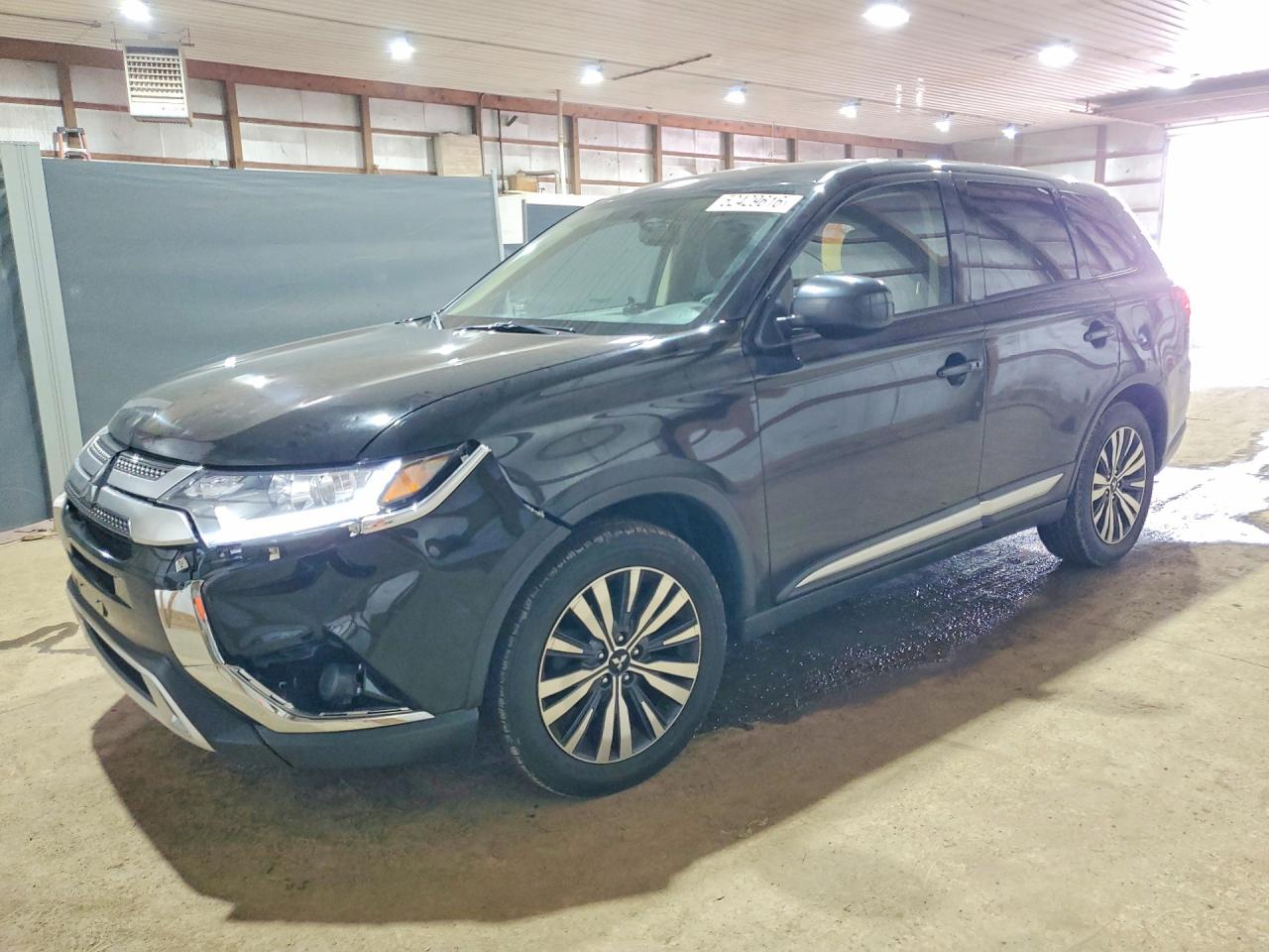 Salvage Mitsubishi Outlander Image