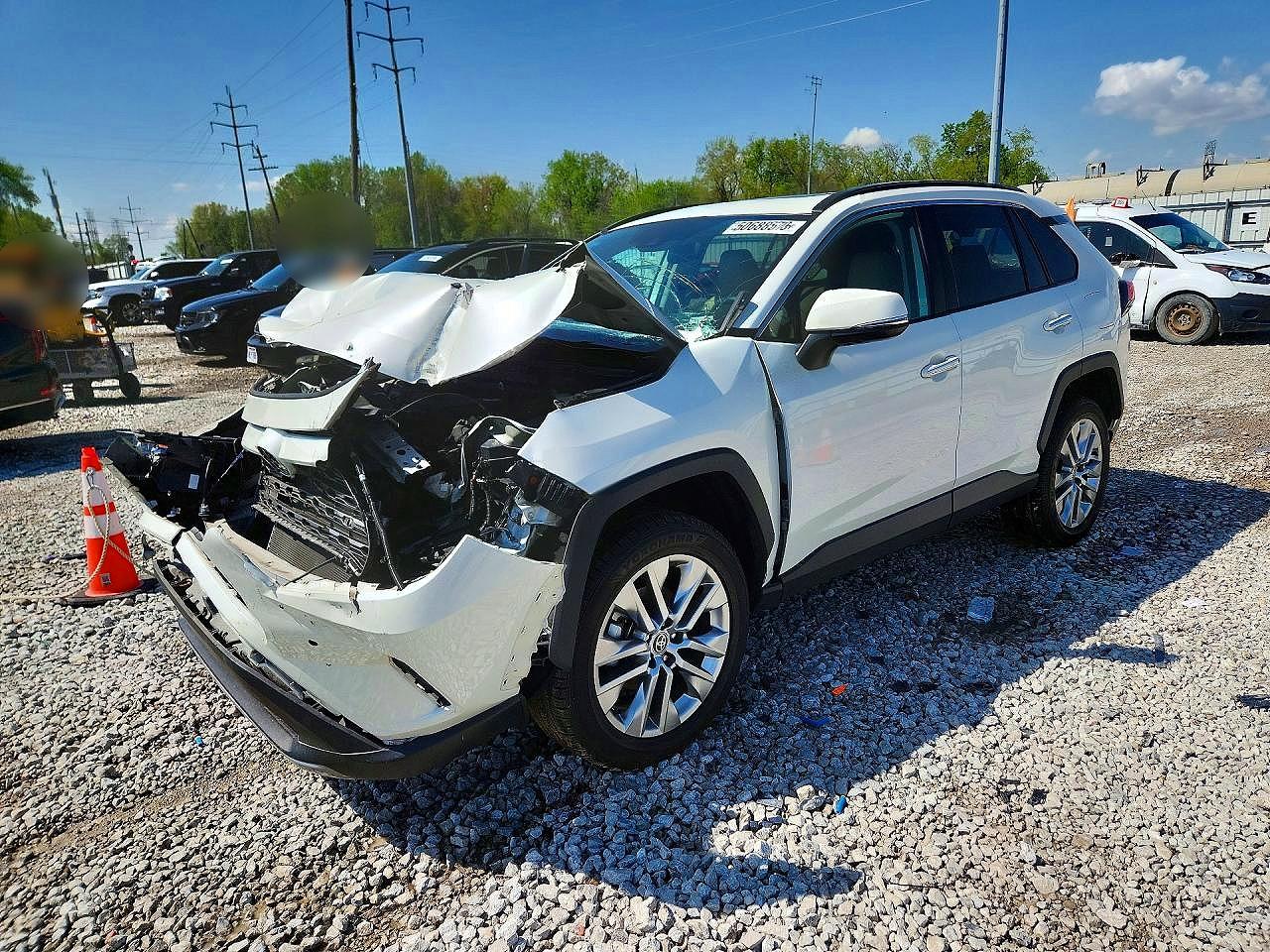 Salvage Toyota RAV4 Image