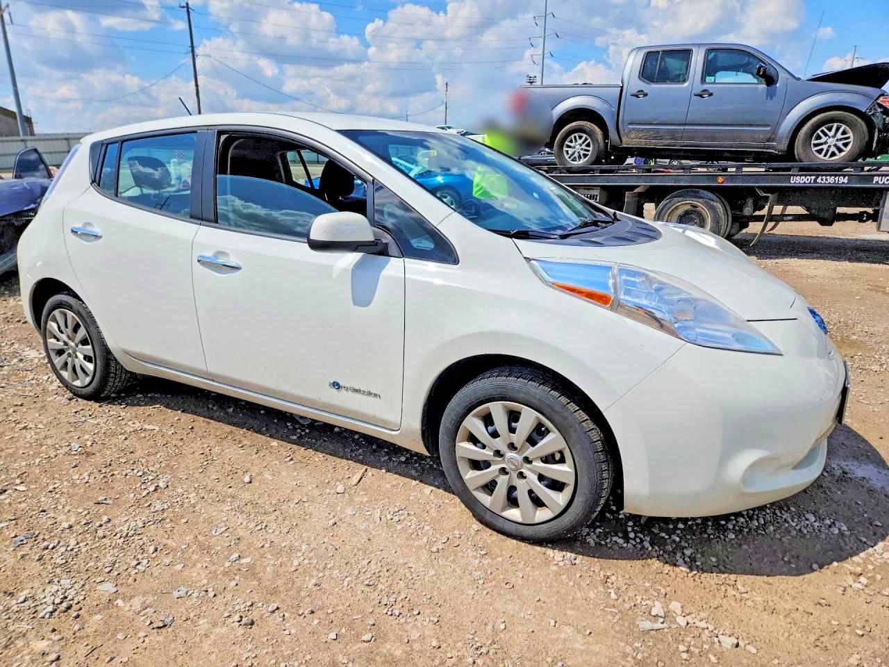 Nissan LEAF S