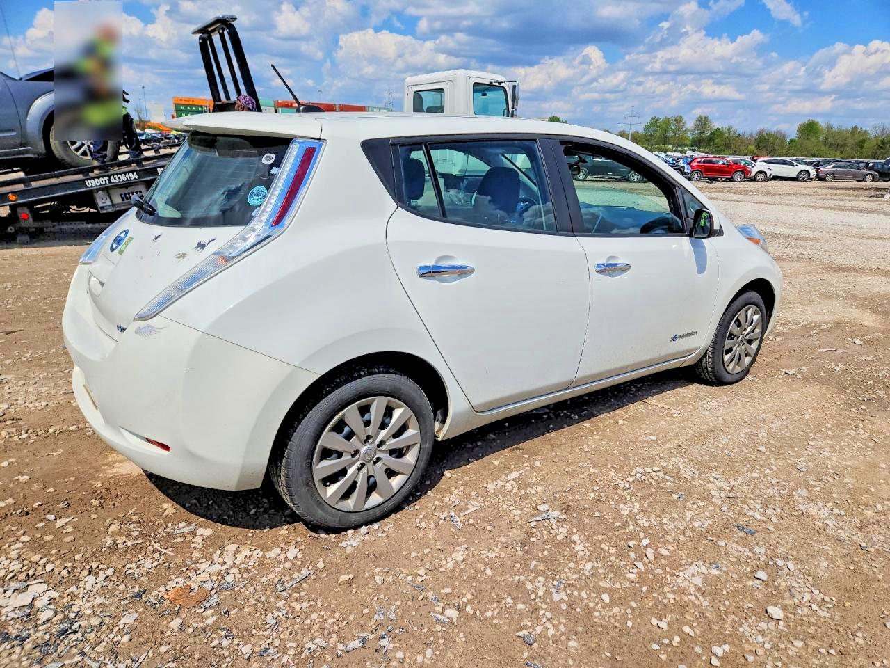 Nissan LEAF S