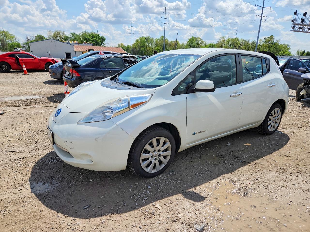 Salvage Nissan LEAF Image