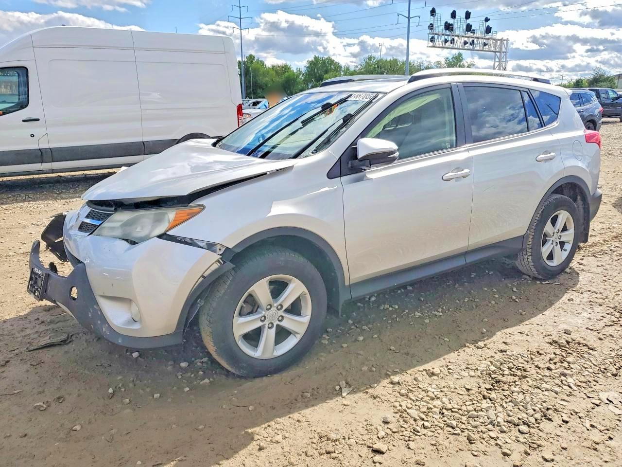 Salvage Toyota RAV4 Image