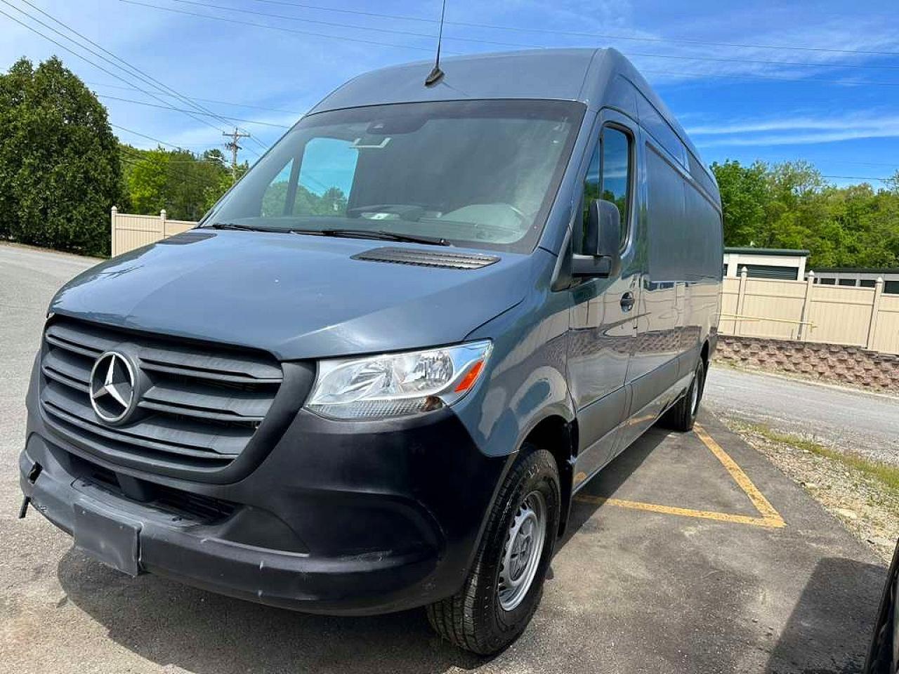 Salvage Mercedes-Benz Sprinter Image
