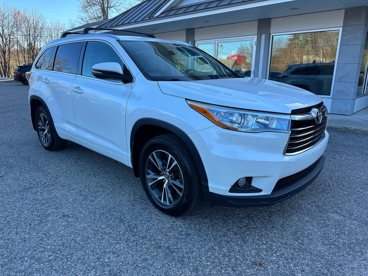 Salvage Toyota Highlander Image