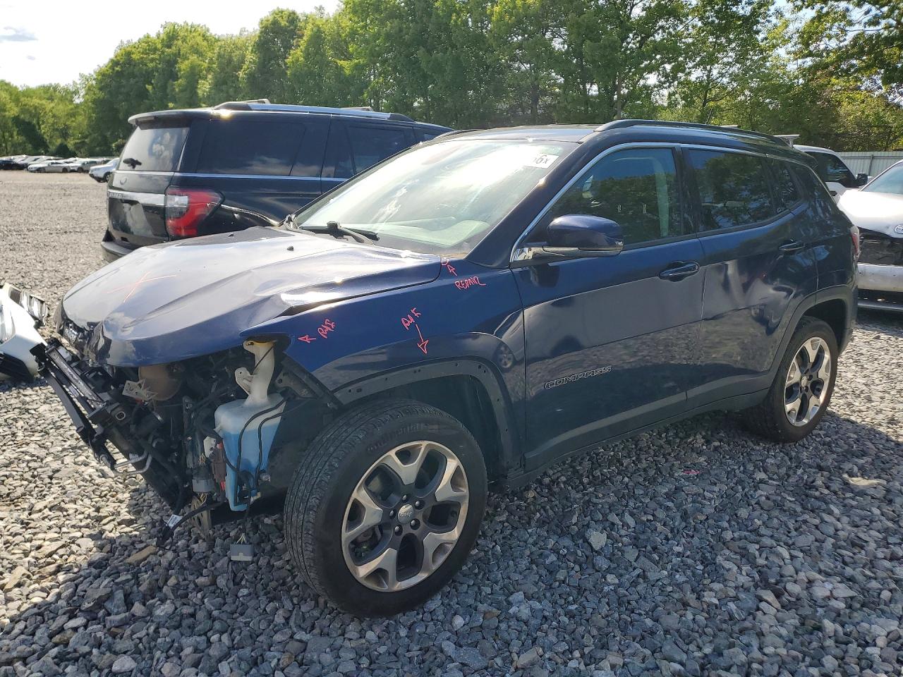 Salvage Jeep Compass Image
