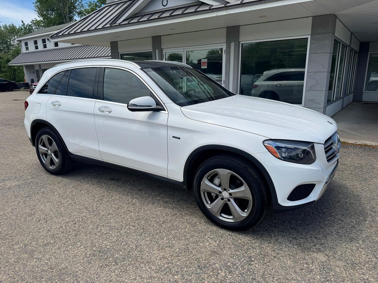 Salvage Mercedes-Benz GLC Image