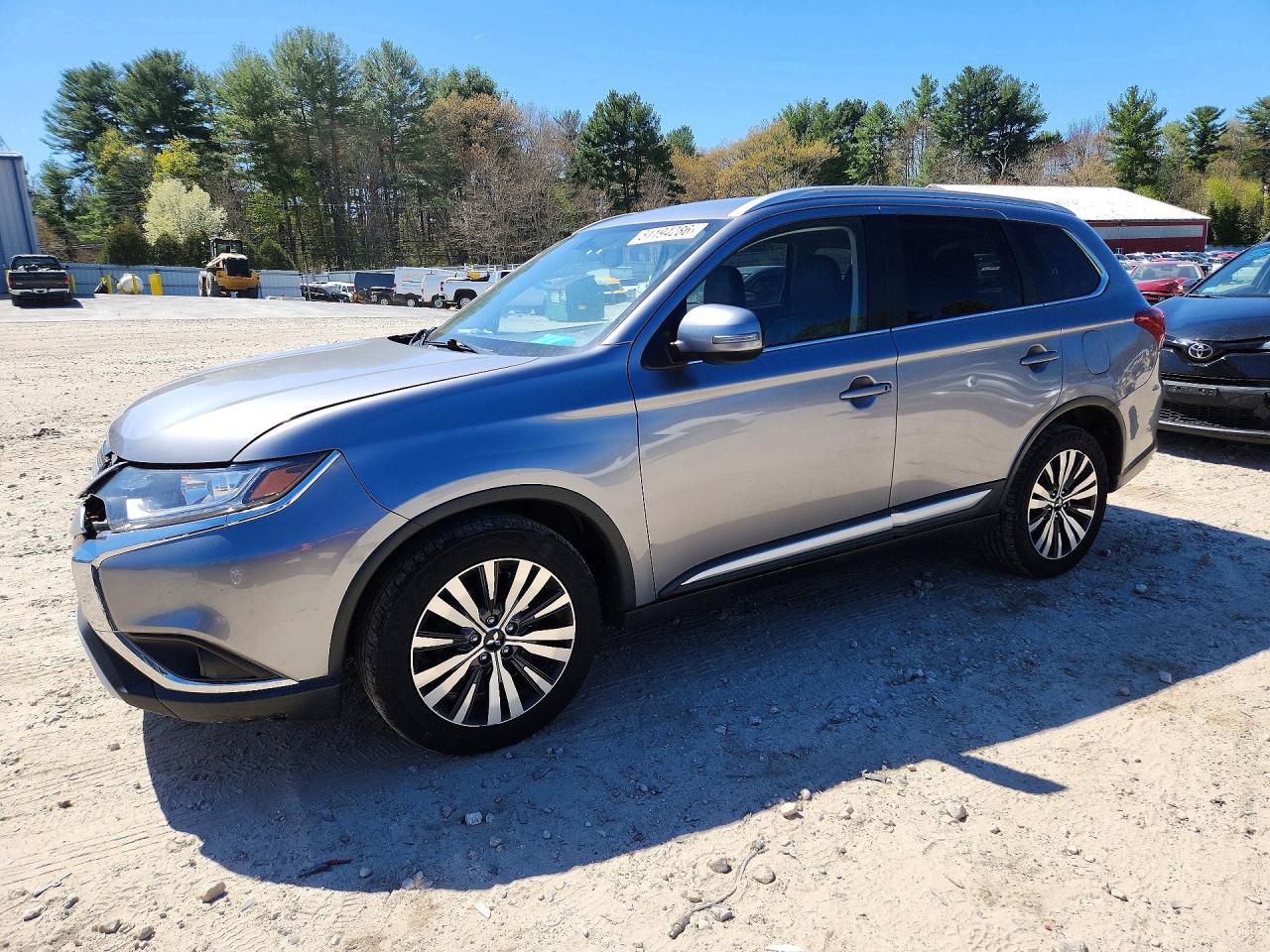 Salvage Mitsubishi Outlander Image