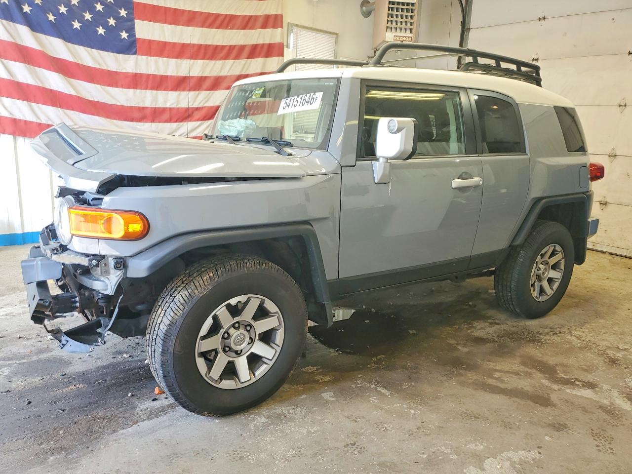 Salvage Toyota FJ Cruiser Image