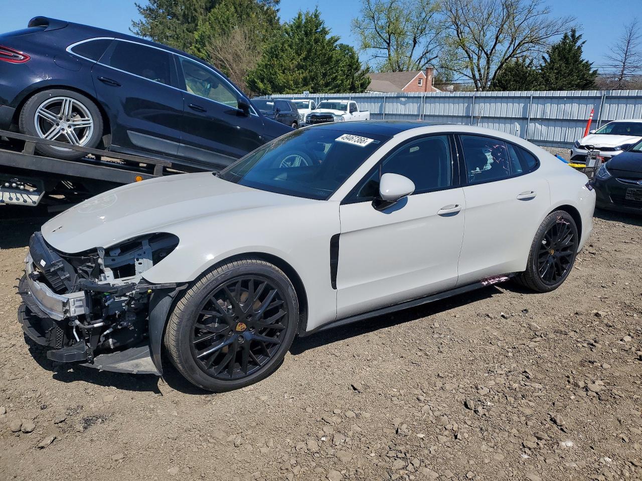 Salvage Porsche Panamera Image