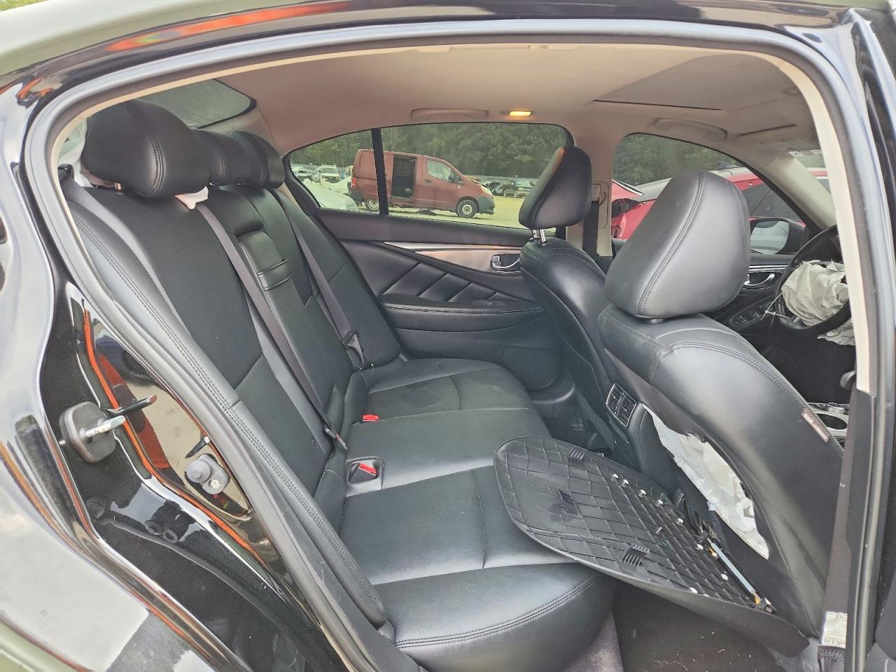 INFINITI Q50 Base