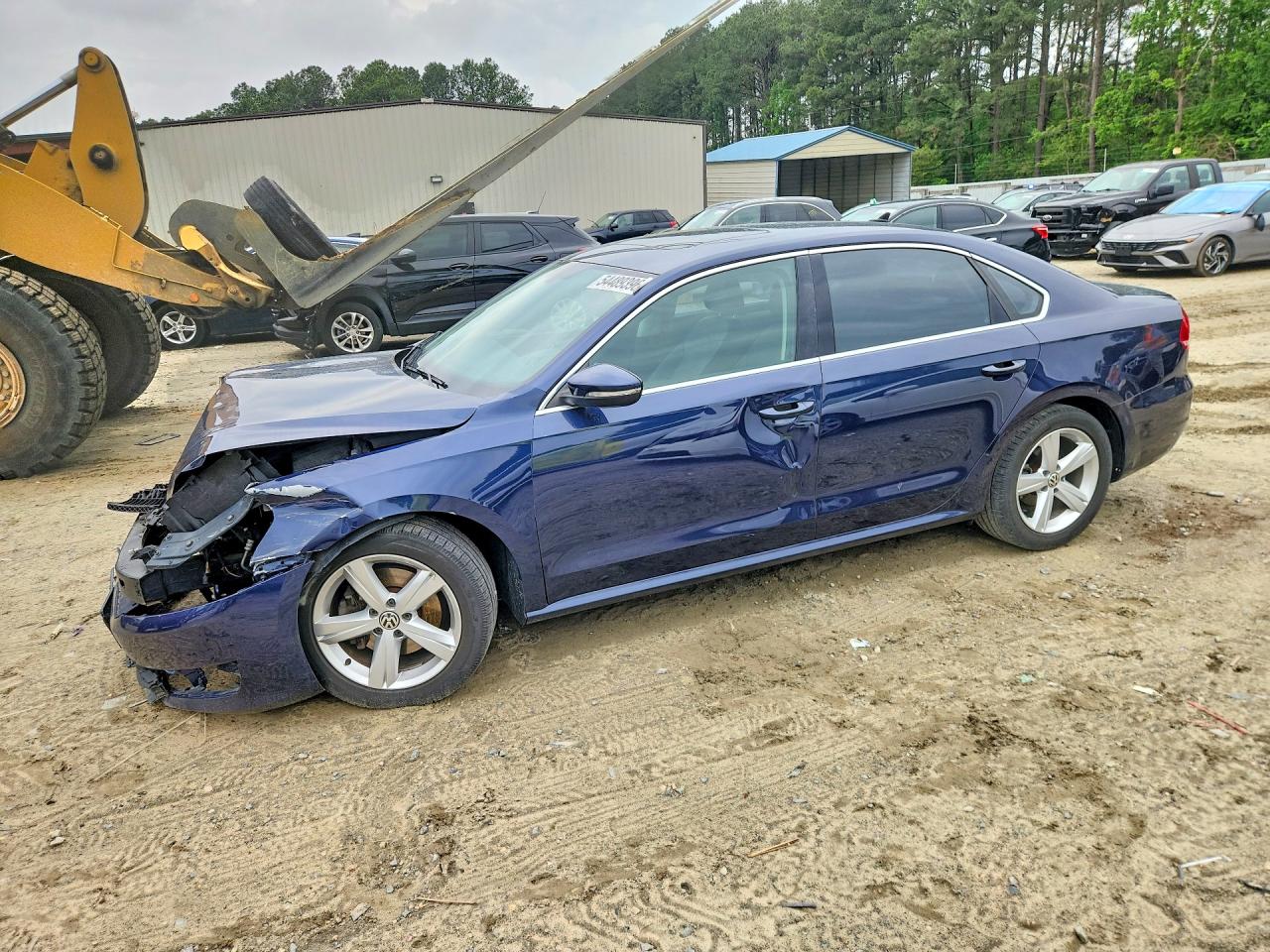 Salvage Volkswagen Passat Image