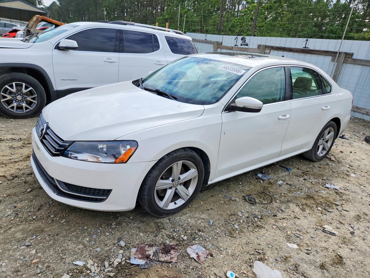 Salvage Volkswagen Passat Image