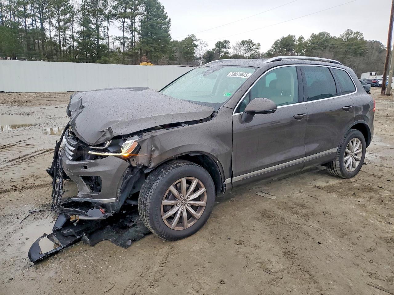 Salvage Volkswagen Touareg Image