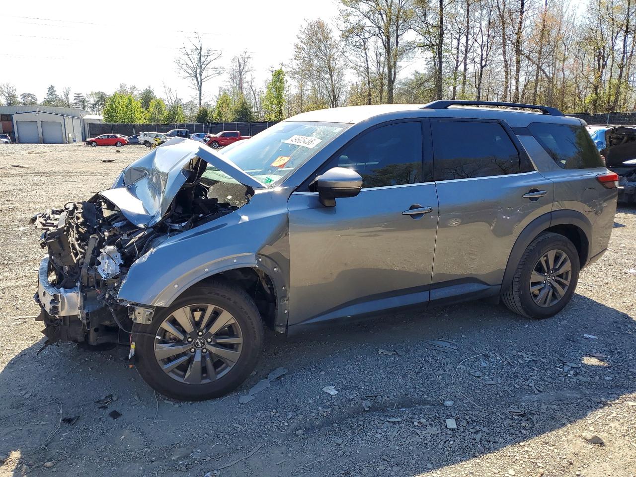Salvage Nissan Pathfinder Image