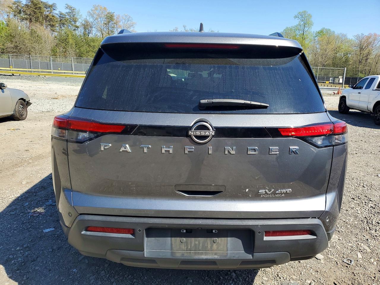 Nissan Pathfinder Sv