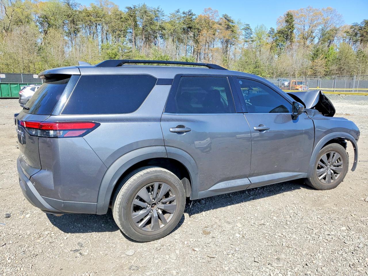 Nissan Pathfinder Sv