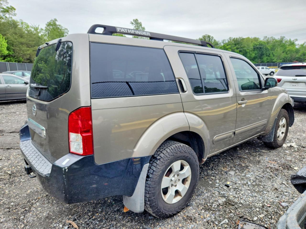Nissan Pathfinder S