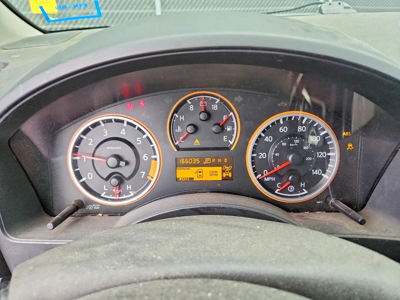 Nissan Titan Sv