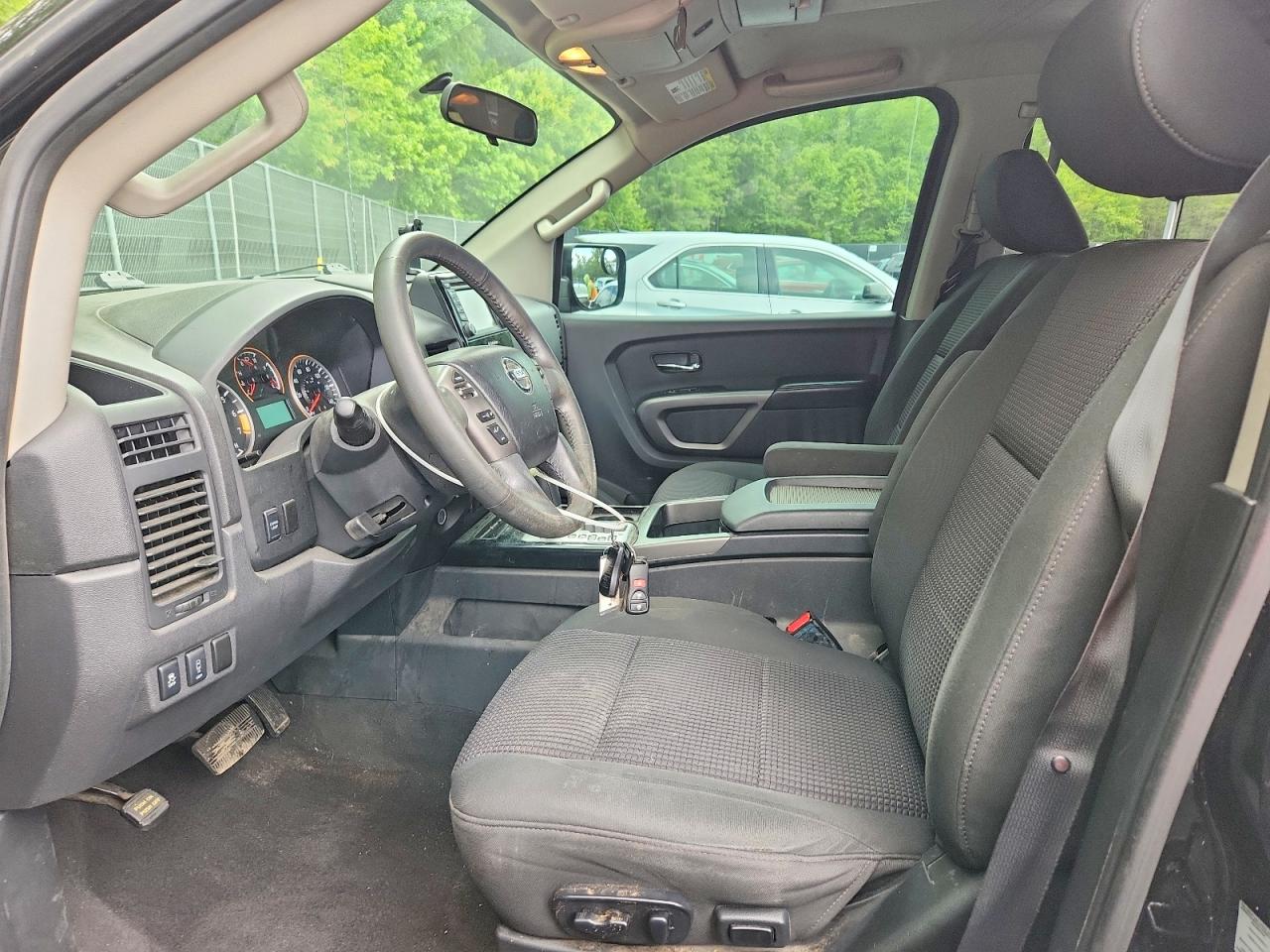 Nissan Titan Sv
