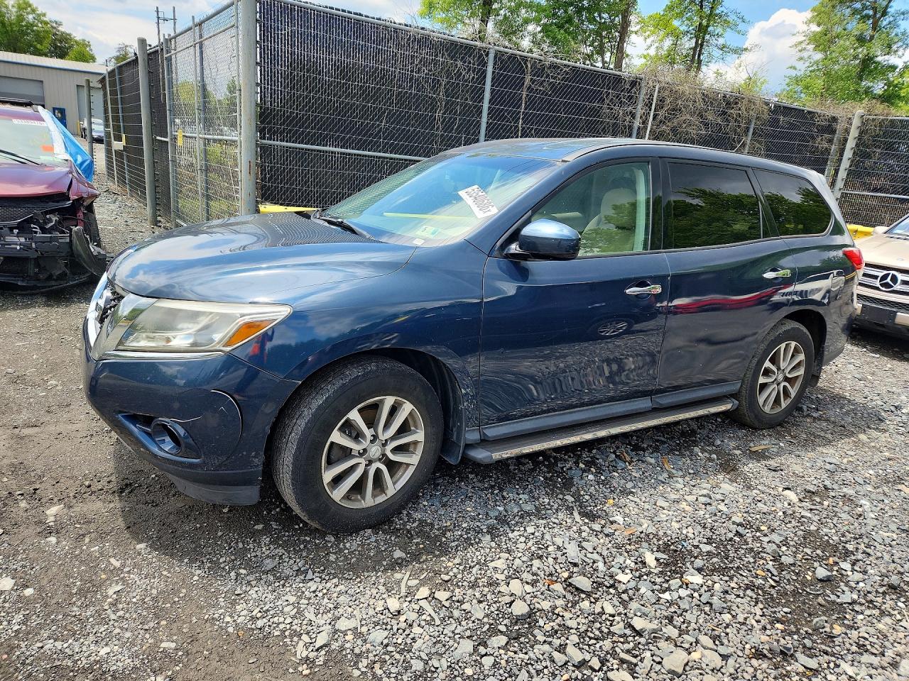 Salvage Nissan Pathfinder Image