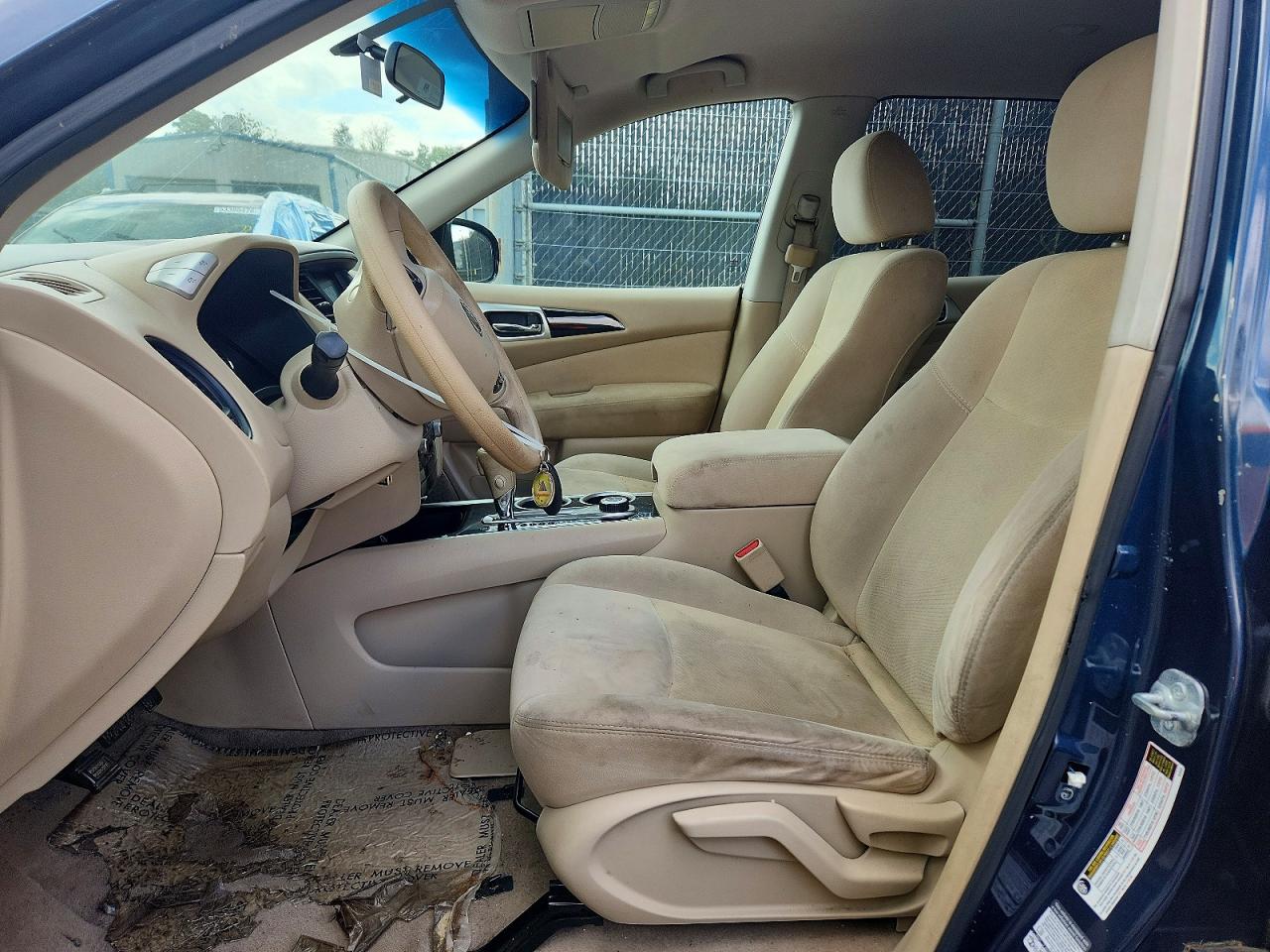 Nissan Pathfinder S