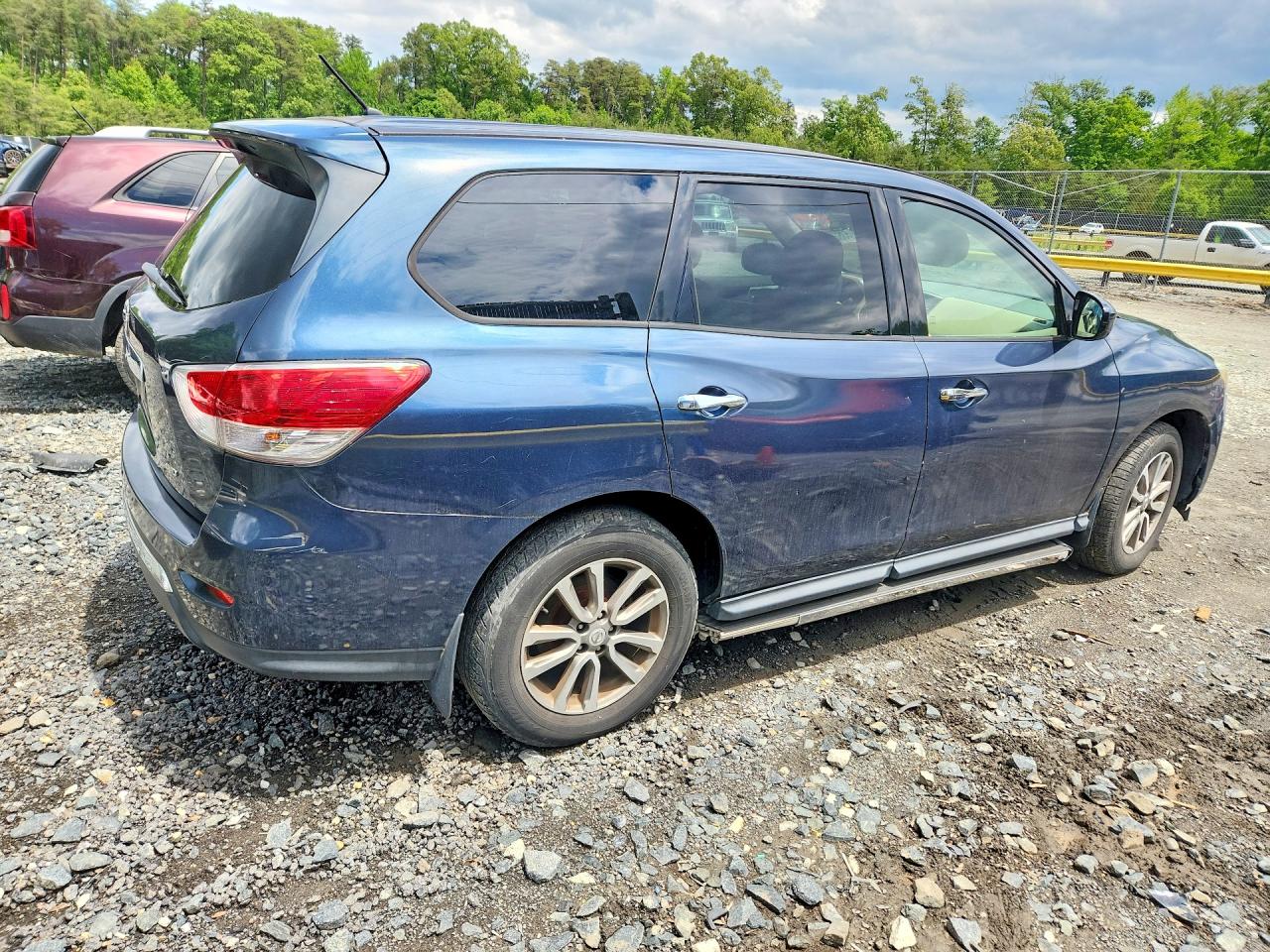 Nissan Pathfinder S