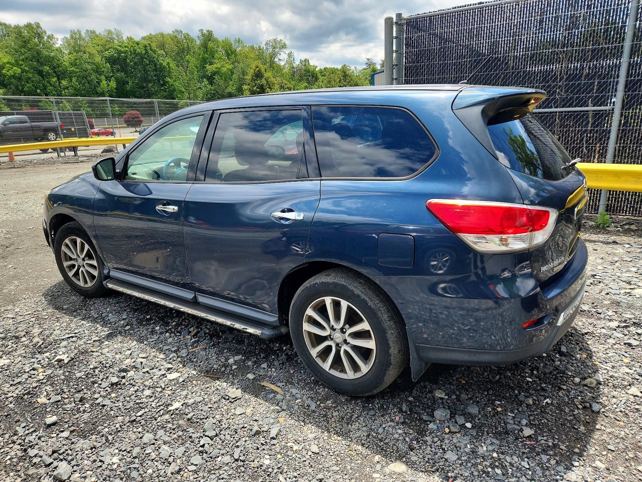 Nissan Pathfinder S