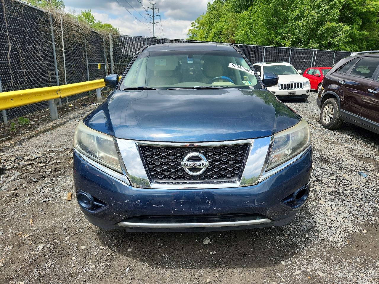 Nissan Pathfinder S