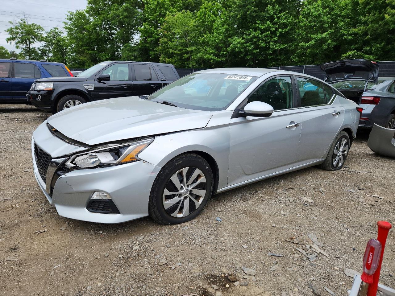 Salvage Nissan Altima Image