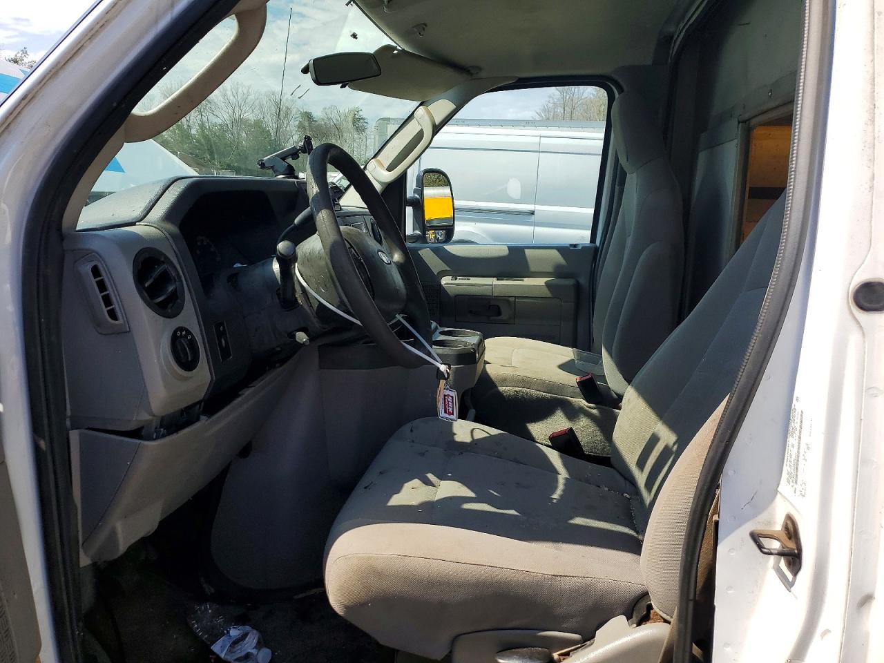 Ford Econoline E350 Super Duty Cutaway Van