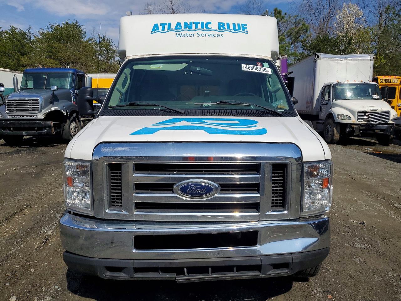 Ford Econoline E350 Super Duty Cutaway Van