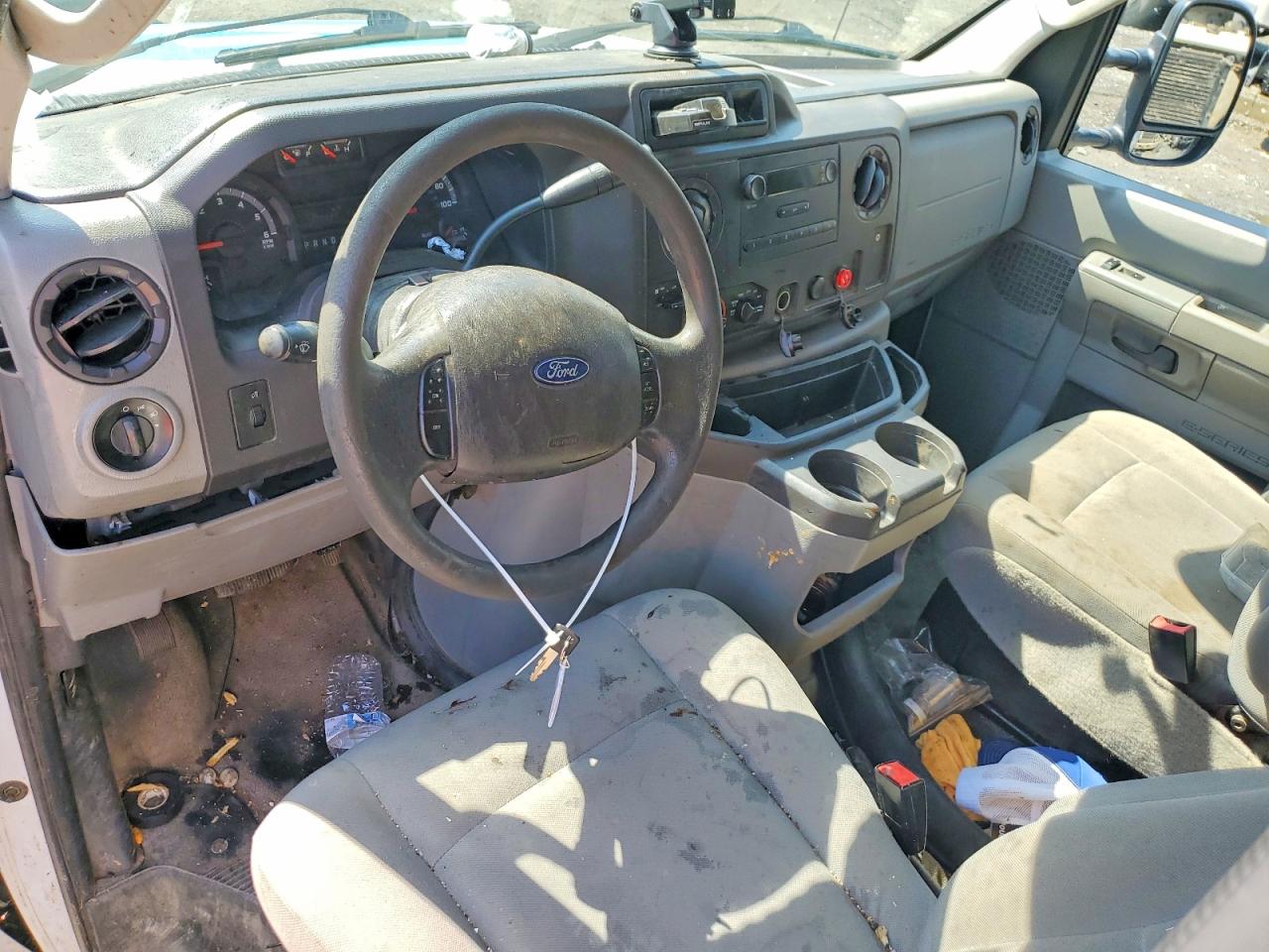 Ford Econoline E350 Super Duty Cutaway Van