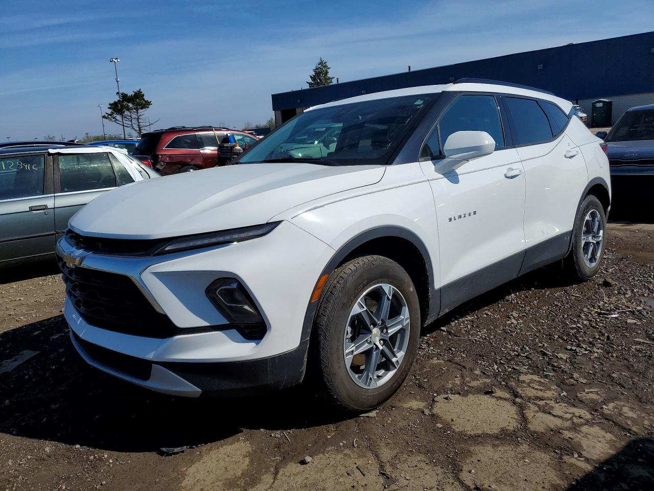Salvage Chevrolet Blazer Image