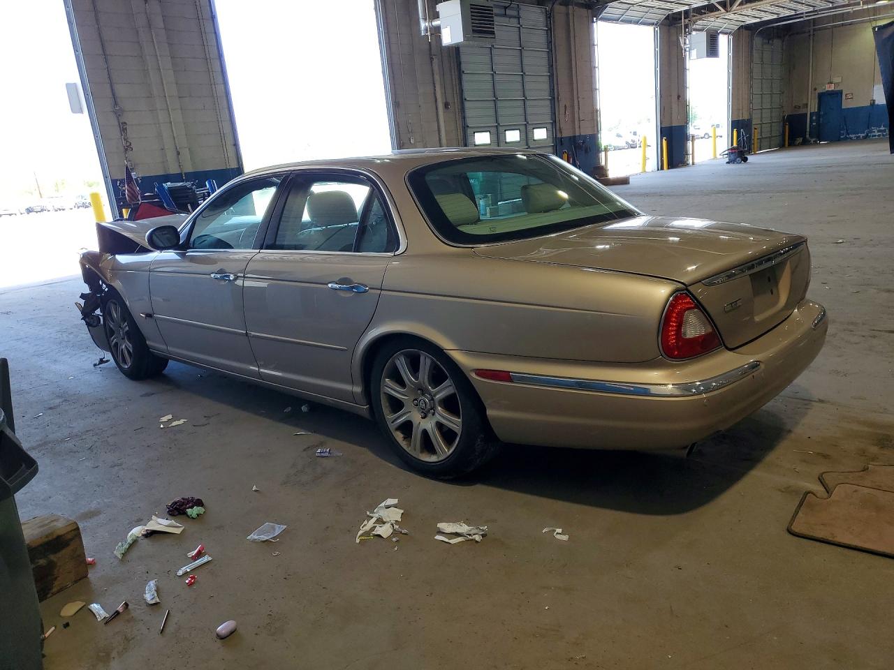 Jaguar Xj8