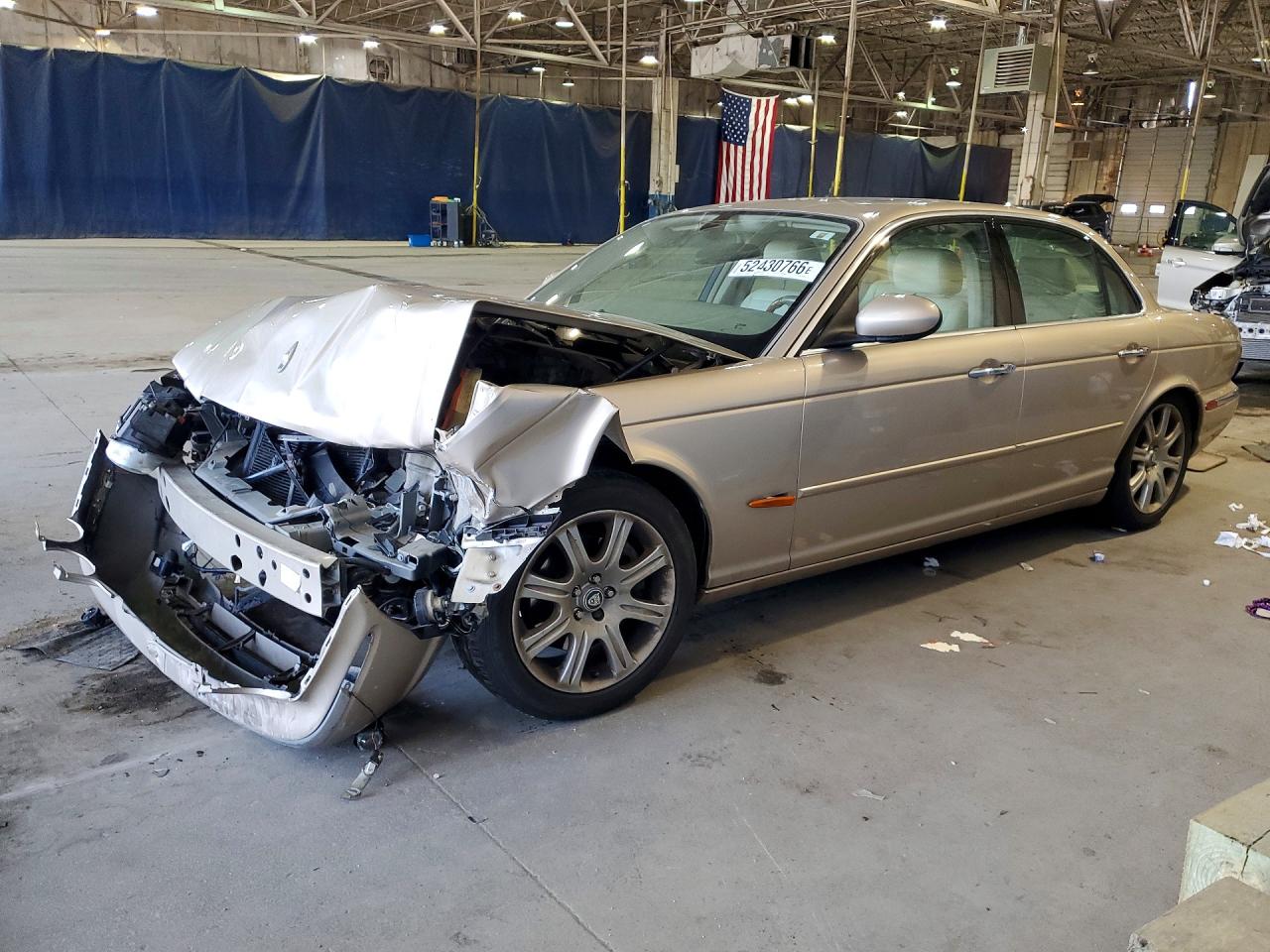 Salvage Jaguar Xj8 Image