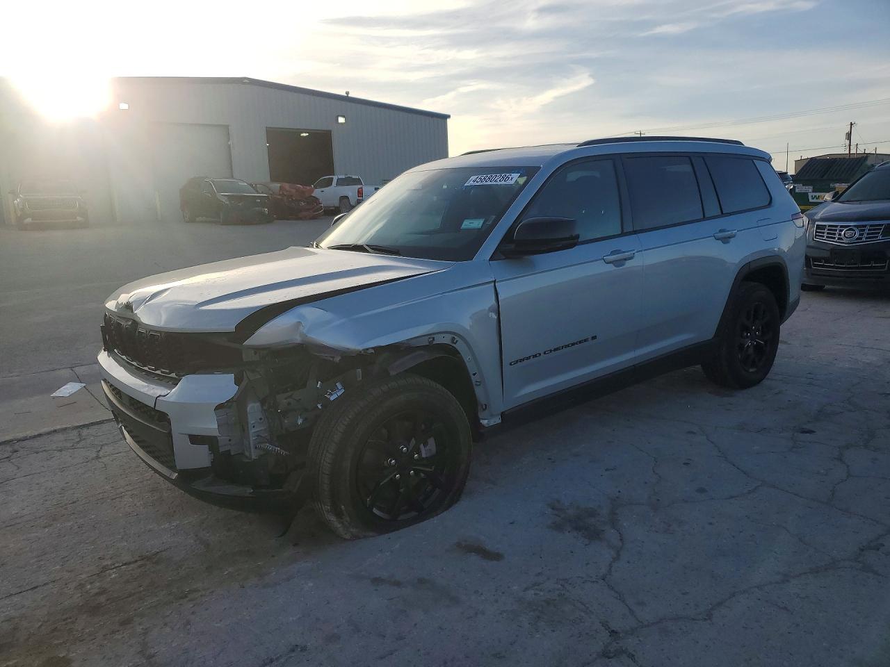 Salvage Jeep Grand Cherokee Image