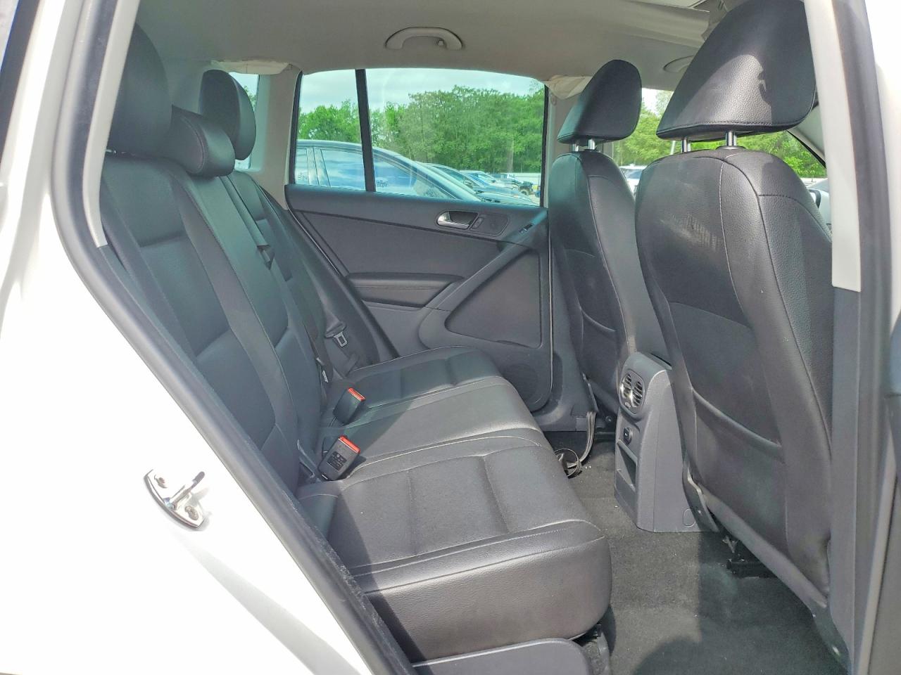 Volkswagen Tiguan S