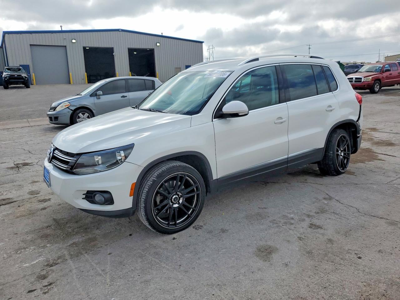 Salvage Volkswagen Tiguan Image