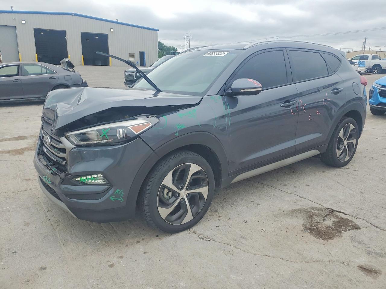 Salvage Hyundai TUCSON Image