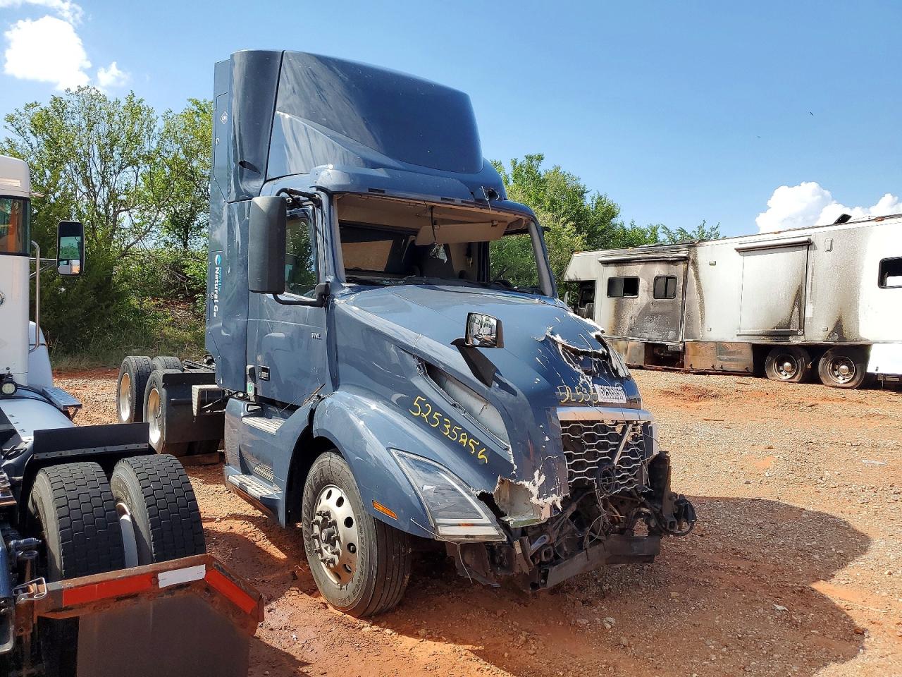 Salvage Volvo Vn Image