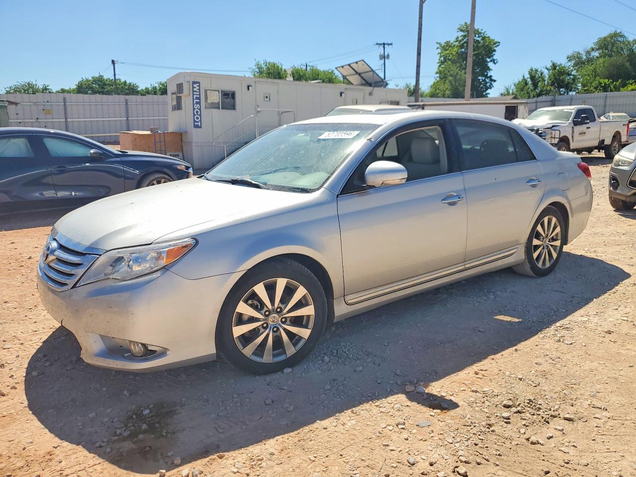 Salvage Toyota Avalon Image