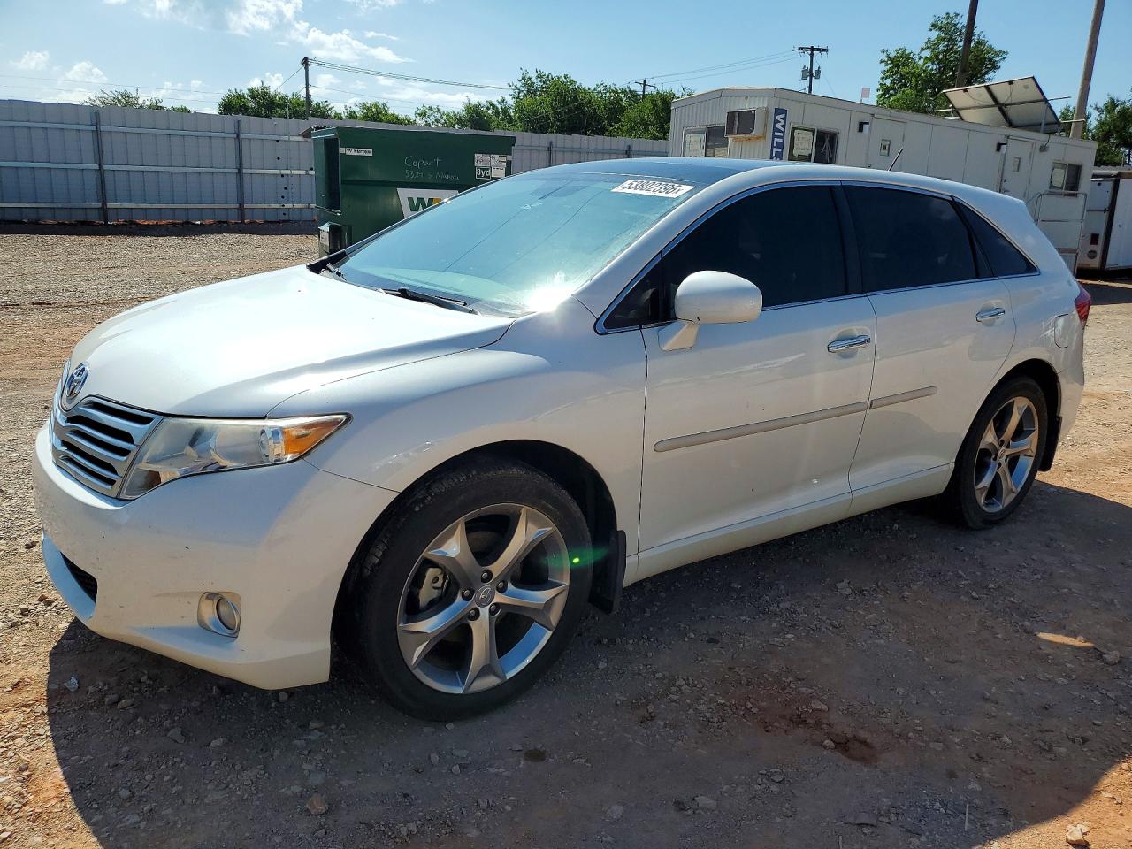 Salvage Toyota Venza Image