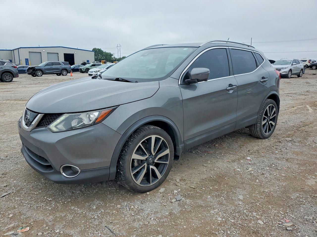 Salvage Nissan Rogue Image