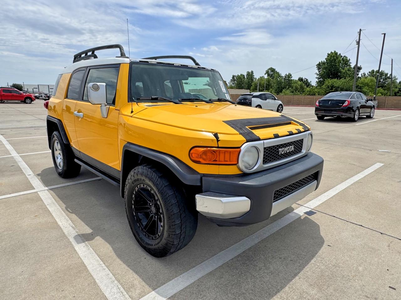 Salvage Toyota FJ Cruiser Image